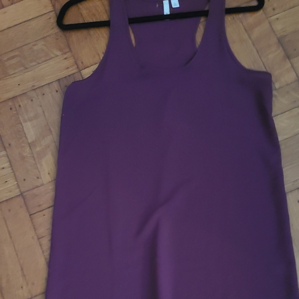 Beautiful satiny silky dressy sleeveless top/tank Hp π₯π₯π₯π₯ - Picture 2 of 6